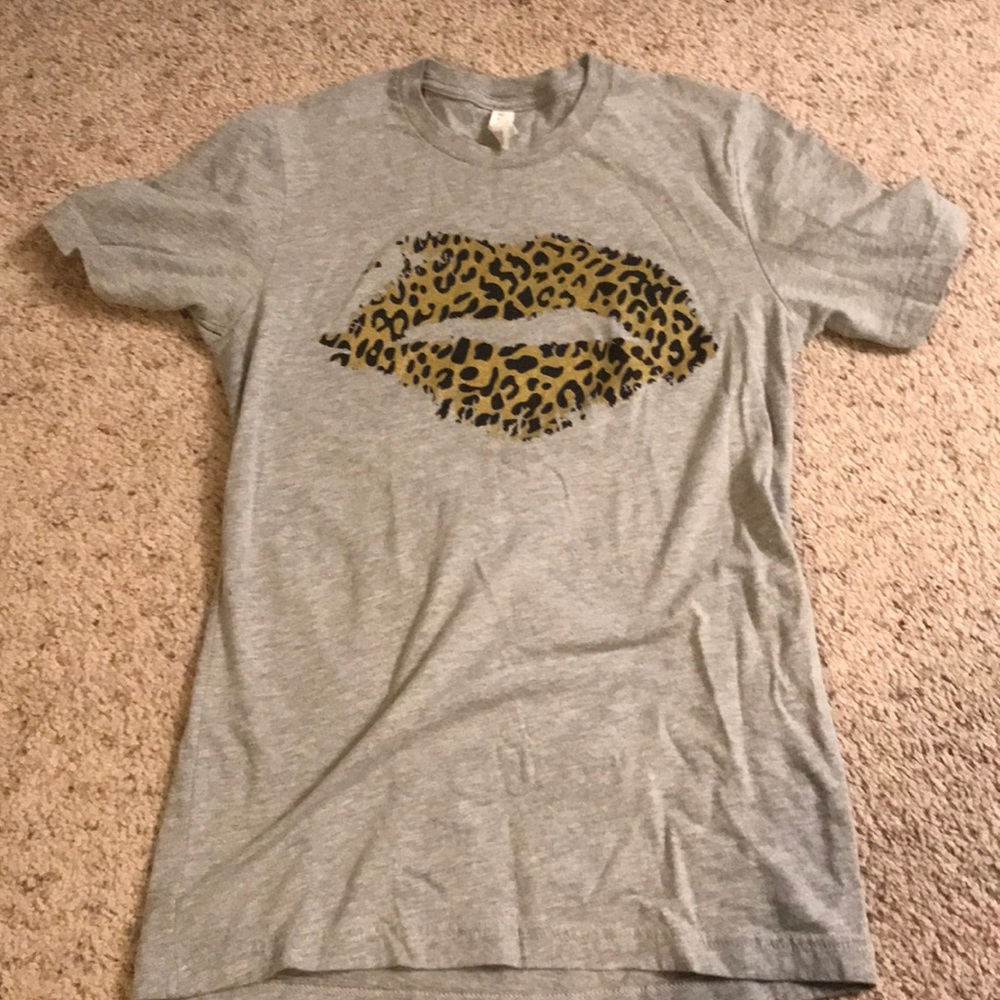 Grey Canvas T shirt with cheetah lips